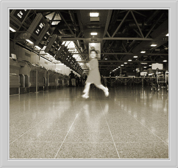 photo "An Indian girl at the English airport" tags: genre, travel, Europe