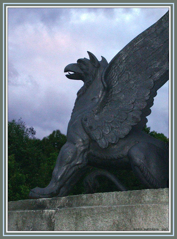 photo "Griffon" tags: architecture, landscape, clouds