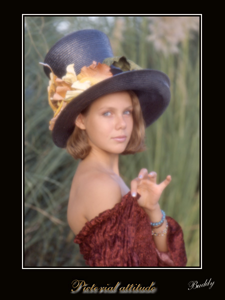 photo "Bigger hat" tags: portrait, woman