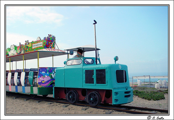 photo "Beach Train" tags: travel, reporting, Europe