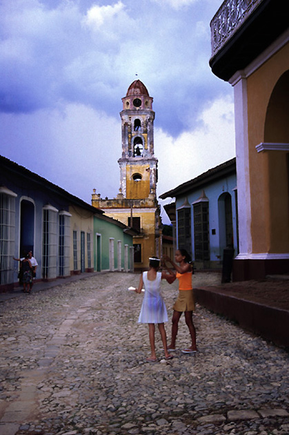 фото "Two Girls in Trinidad" метки: путешествия, репортаж, Южная Америка