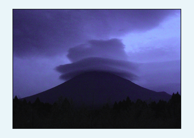 фото "Mount Fuji Wearing a Hat" метки: пейзаж, путешествия, Азия, горы