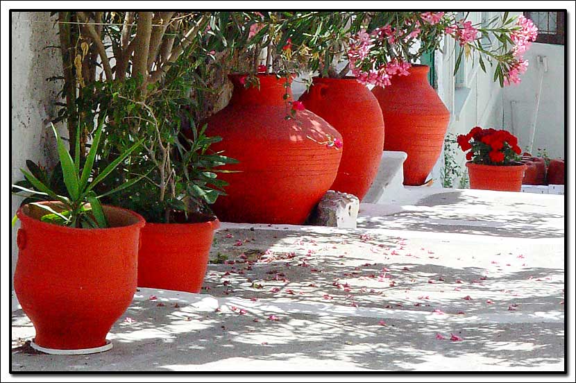 photo "Red pots" tags: architecture, travel, landscape, Europe