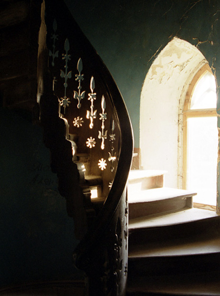 photo "Solar ladder in the old castle" tags: travel, Europe