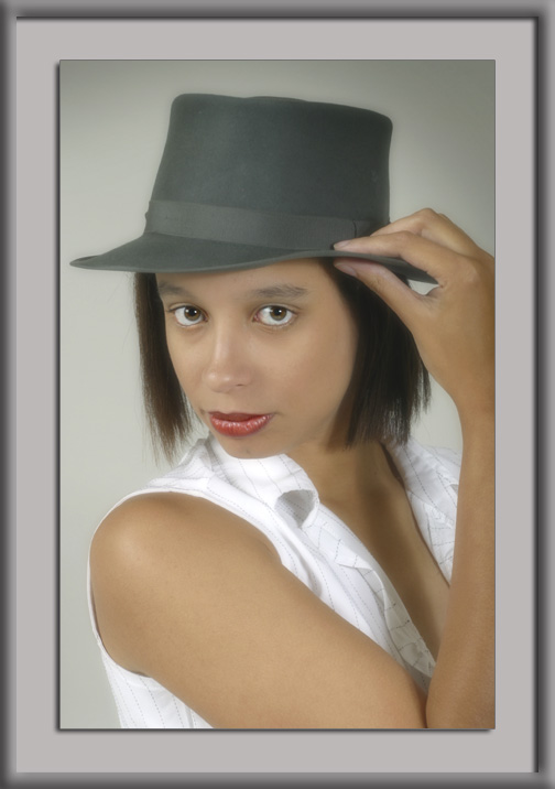 photo "Afra with hat" tags: glamour, portrait, woman