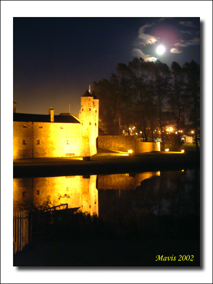 photo "Enniskillen Castle 18-9-02" tags: landscape, autumn, water