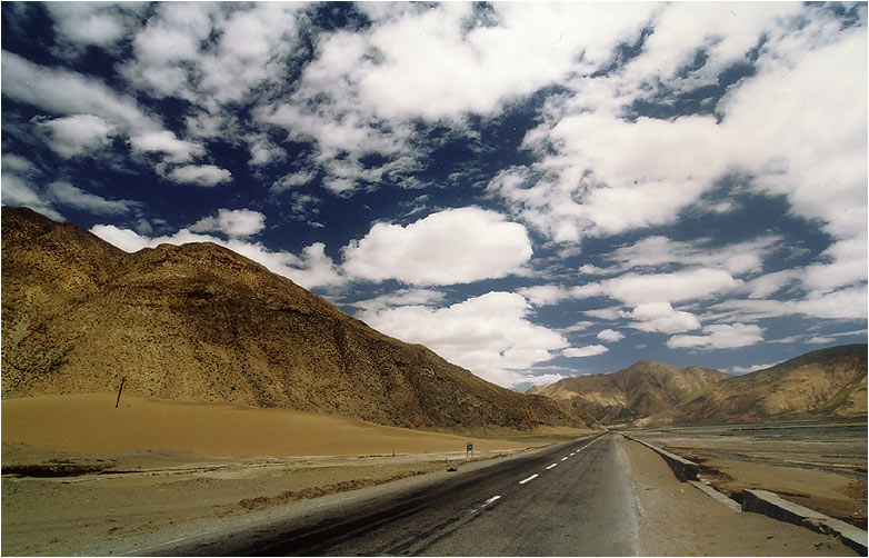 photo "Road" tags: landscape, clouds, mountains