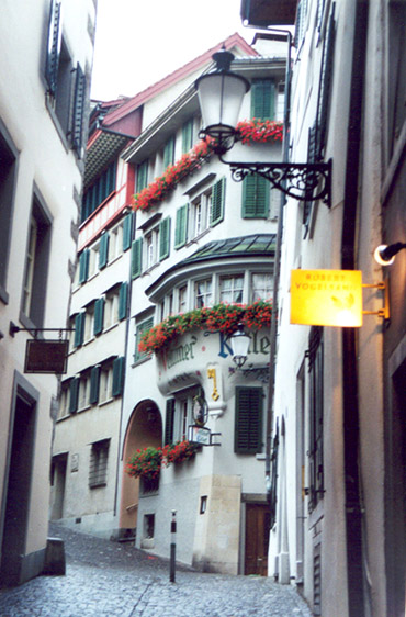 photo "Small streets of Zurich" tags: travel, Europe