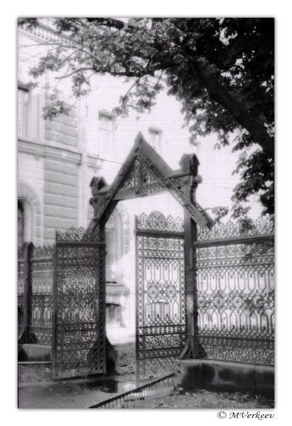 photo "The Gate" tags: architecture, misc., landscape, 