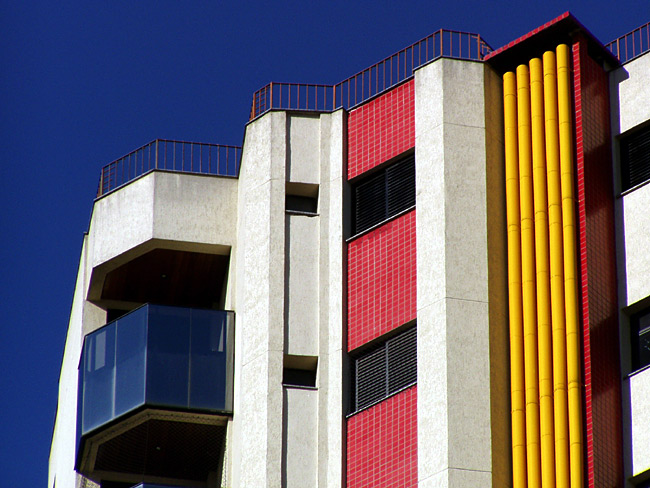 photo "yellow tubes" tags: architecture, landscape, 