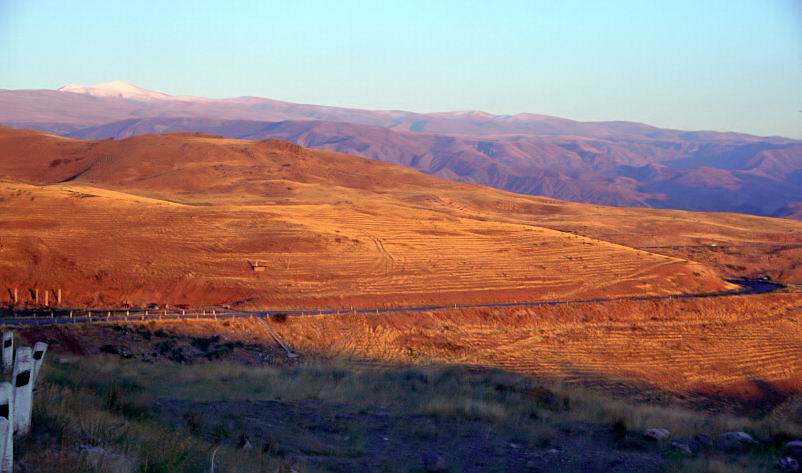 photo "Mountain landscape on sunset" tags: landscape, mountains, sunset