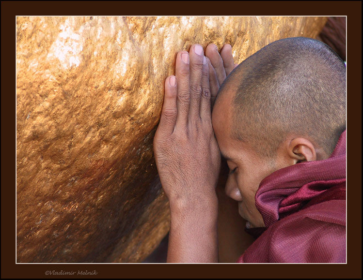 photo "Touching the Sacred... or final pilgrimage point.." tags: portrait, reporting, man