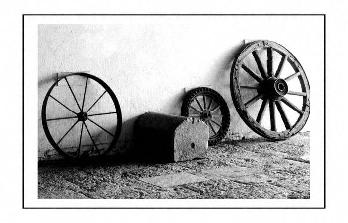 photo ""Wheels"" tags: black&white, still life, 
