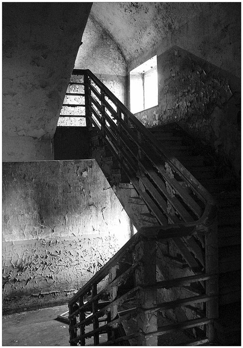 photo "downstairs" tags: architecture, landscape, 