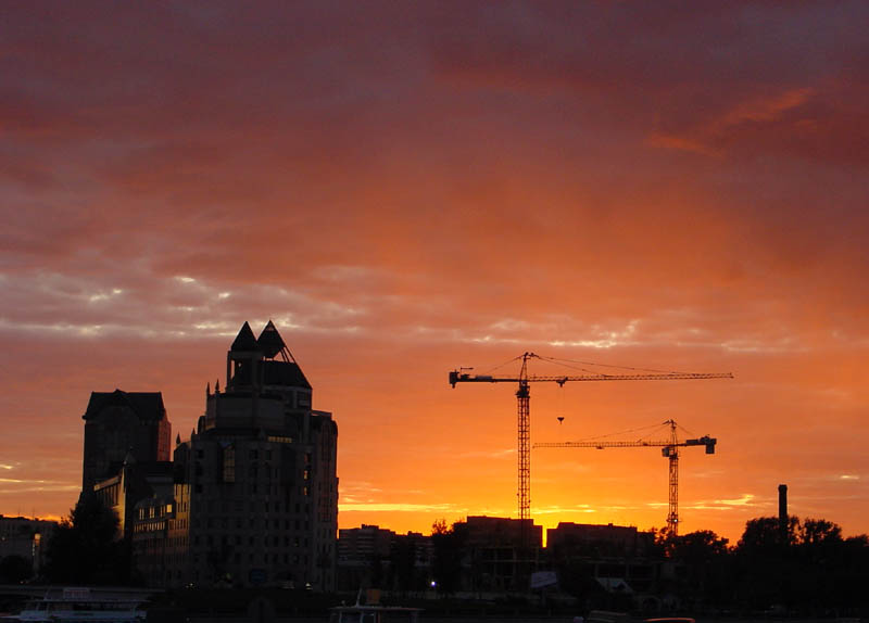 photo "under construction" tags: landscape, architecture, sunset