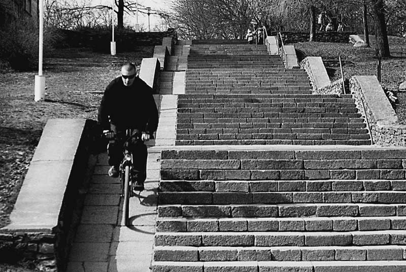 photo "Downwards on a ladder" tags: misc., 