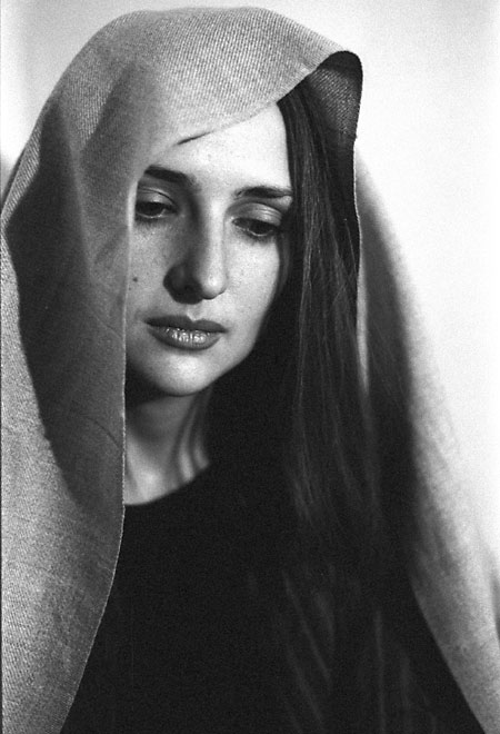 photo "#18" tags: portrait, black&white, woman