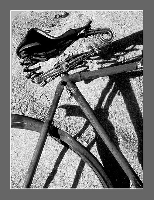 photo "Old Bike" tags: abstract, travel, Europe