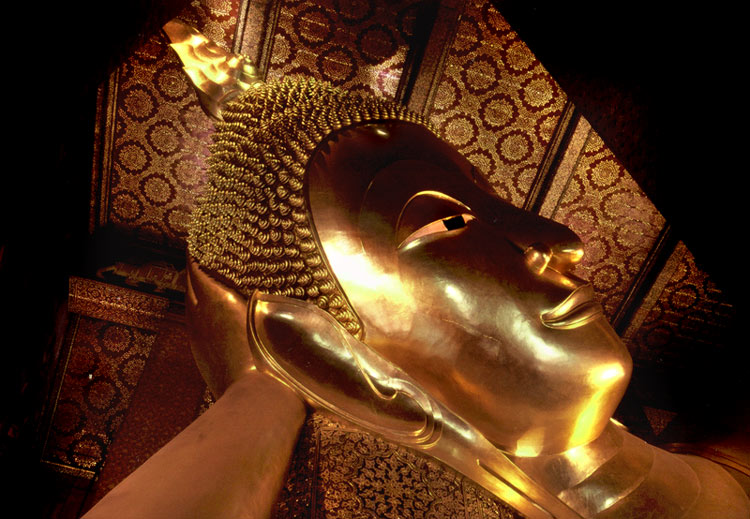 photo "the reclining budha" tags: reporting, travel, Asia