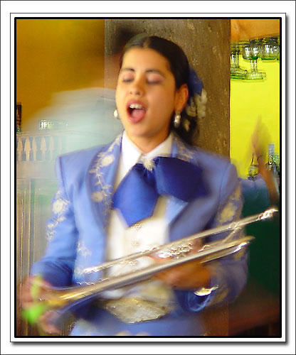 photo "Mariachi music, Mexico" tags: portrait, travel, North America, woman