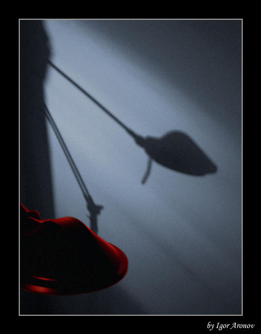 photo "A lamp in red and blue" tags: abstract, 