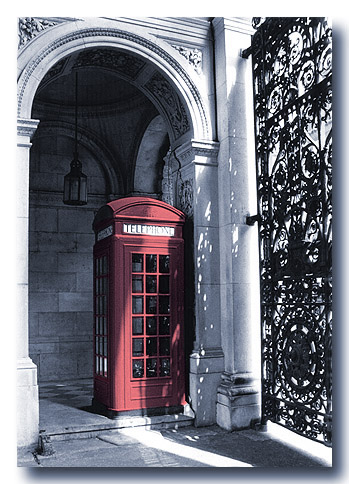 photo "London Calling" tags: architecture, black&white, landscape, 