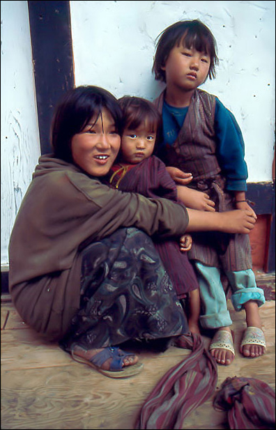 photo "Girls from Bhutan" tags: travel, portrait, Asia, children