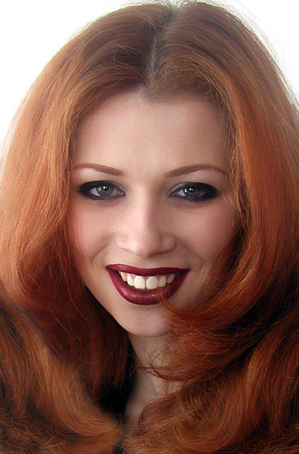 photo "Portrait in red tone :)" tags: portrait, woman