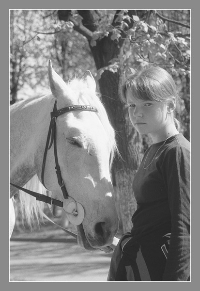 photo "The Girl and The Horse" tags: genre, portrait, children