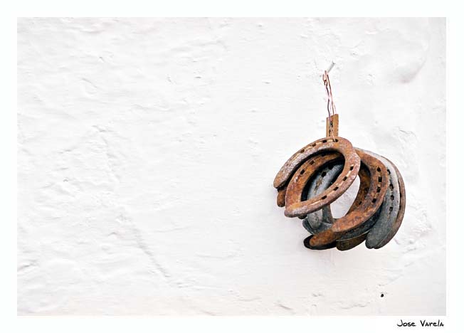 photo "horseshoes" tags: misc., 