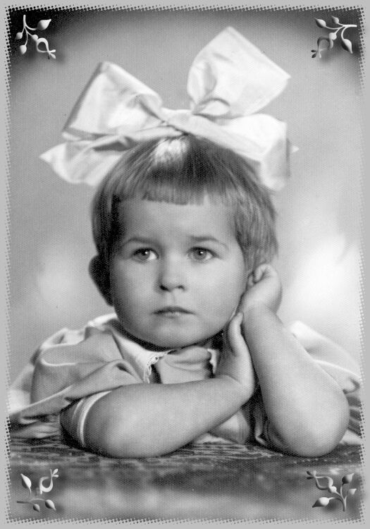 photo "Devochka s bantom" tags: black&white, portrait, children