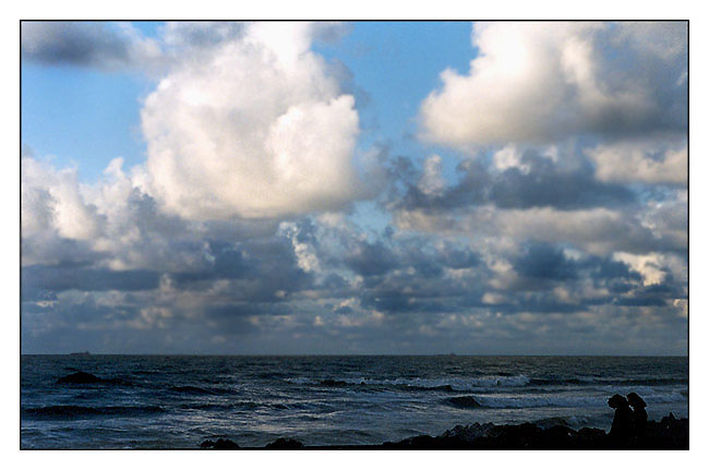 photo "Feeling blue?" tags: landscape, clouds, water