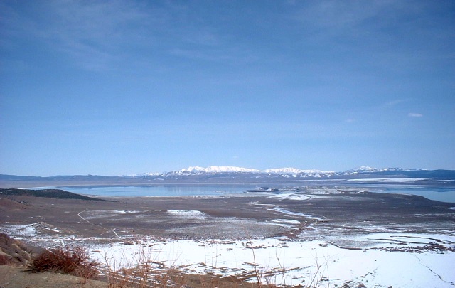 фото "Eastern Sierra Nevada, Mono Lake, California" метки: пейзаж, горы, зима