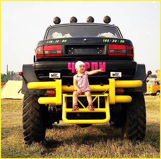 photo "That car is more." tags: portrait, genre, children