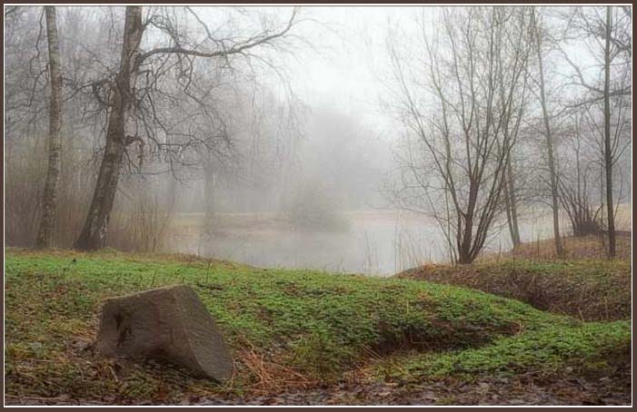 photo "Stone on a lakeside in October" tags: landscape, autumn, forest