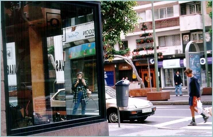 photo "Autoportrait at shopwindow" tags: reporting, 