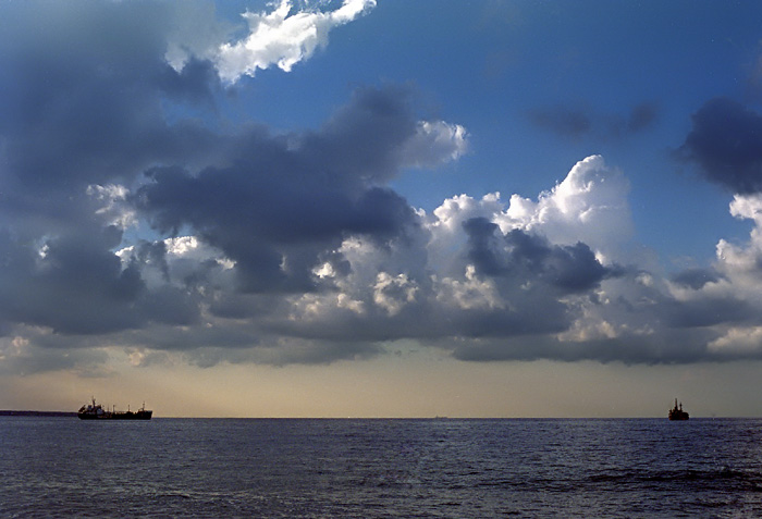 photo "Clouds and sea" tags: landscape, travel, Europe, clouds