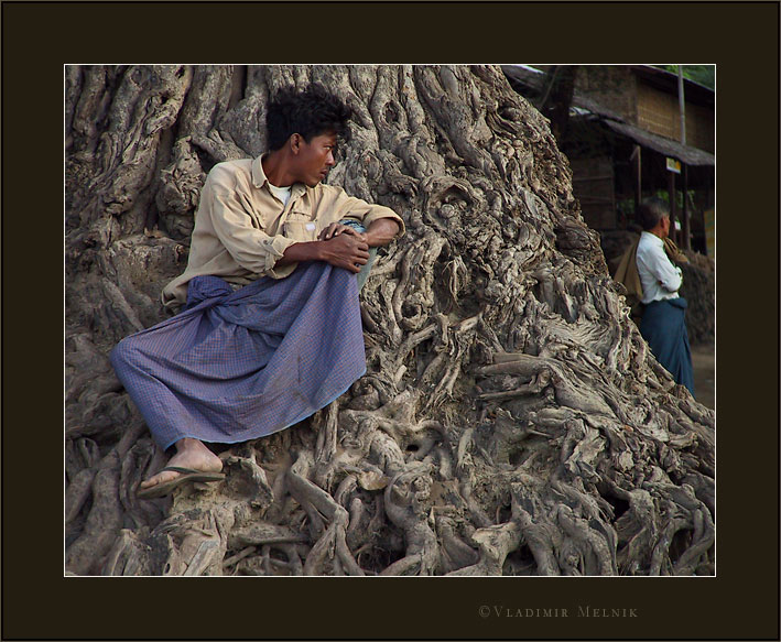 photo "Onlooking..." tags: genre, portrait, man