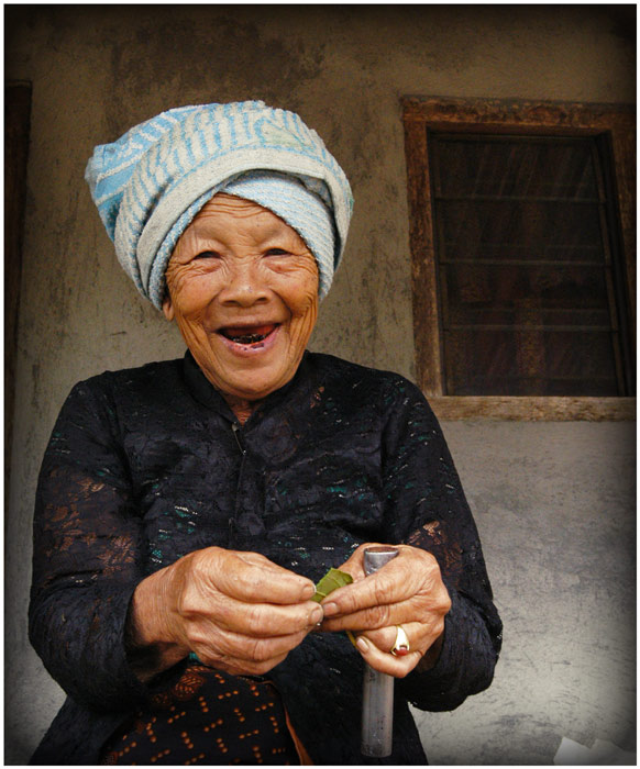 photo "Oldwomen&betel" tags: misc., 