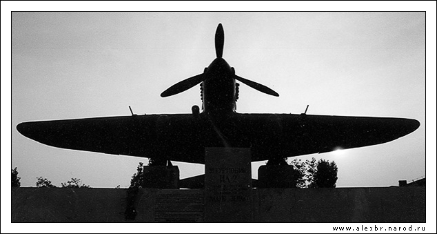 photo "Ready to take off" tags: architecture, black&white, landscape, 