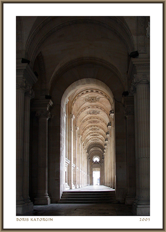photo "Exterior gallery of Louvre" tags: architecture, travel, landscape, Europe