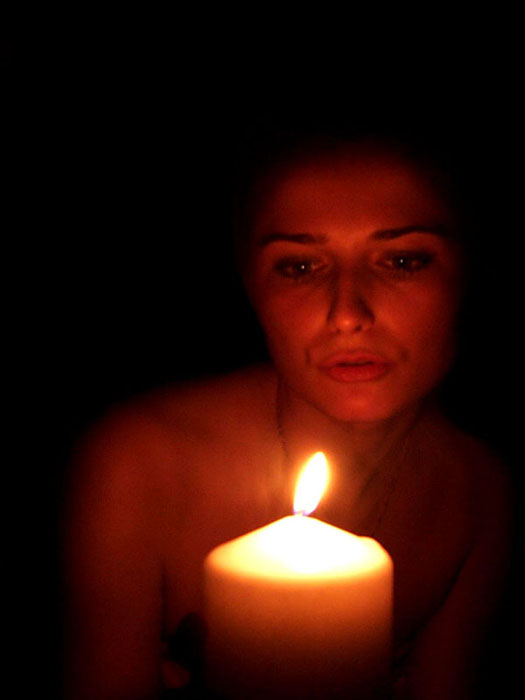 photo "a candle and a girl" tags: portrait, woman