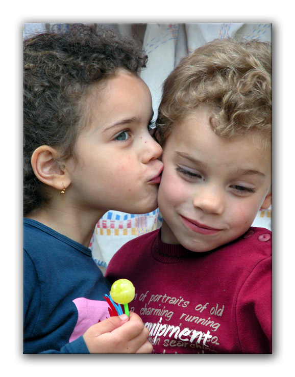 photo "Brothers kiss" tags: portrait, children