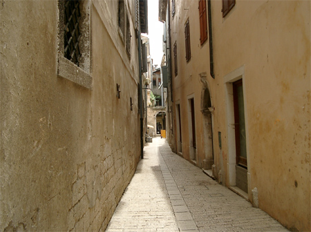 photo "Old town street" tags: architecture, travel, landscape, Europe