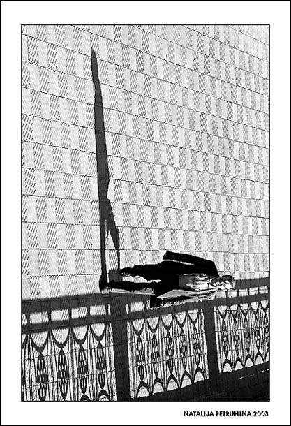 photo "Walkin` On The Edge" tags: abstract, black&white, 