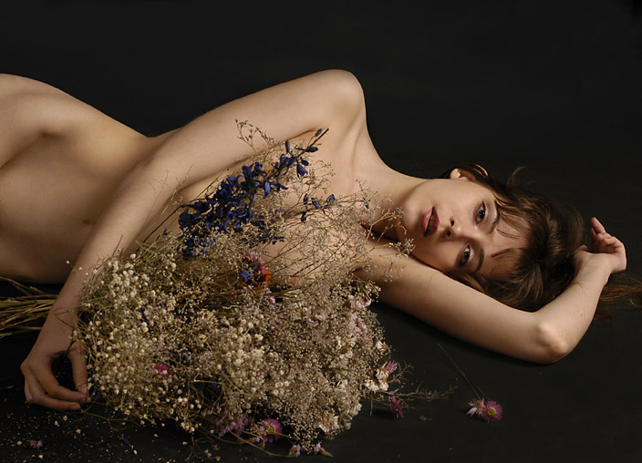 photo "Last year`s bouquet" tags: nude, portrait, woman