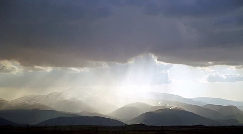 photo "Making the way through clouds to mountains ..." tags: landscape, nature, mountains