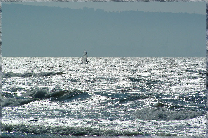 photo "THE LONE SAIL IN A DUST STORM" tags: landscape, travel, water