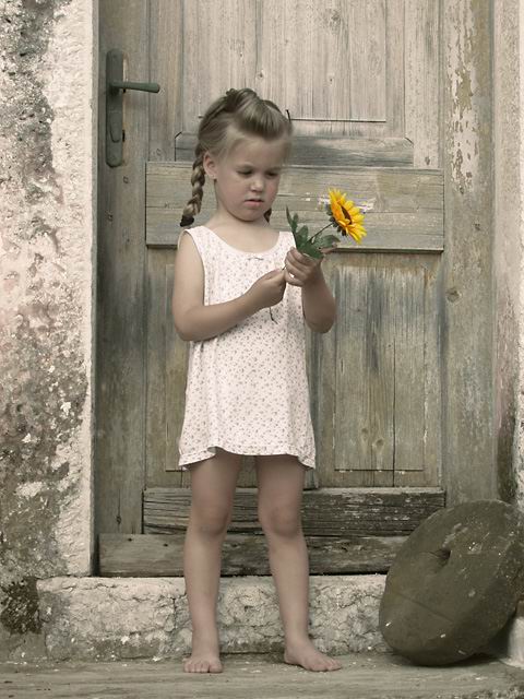 photo "Flower Girl" tags: misc., portrait, children