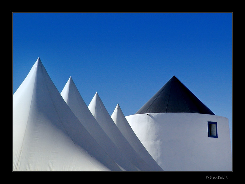 photo "There is always a Black pick" tags: architecture, landscape, 
